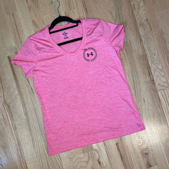 Under Armour Tops - Under Armour Women's Loose Fit Shirt Size Medium